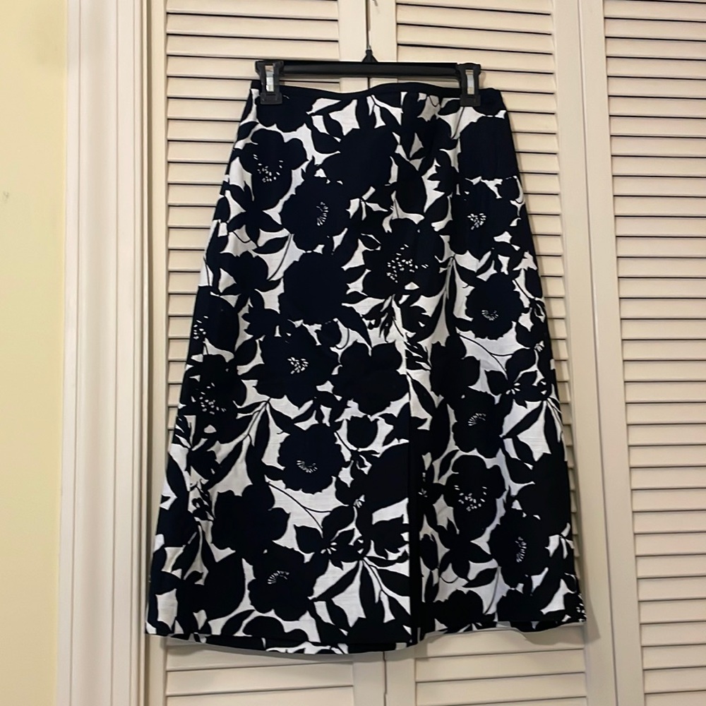 NWT Ann Taylor Black and White Printed Floral Skirt